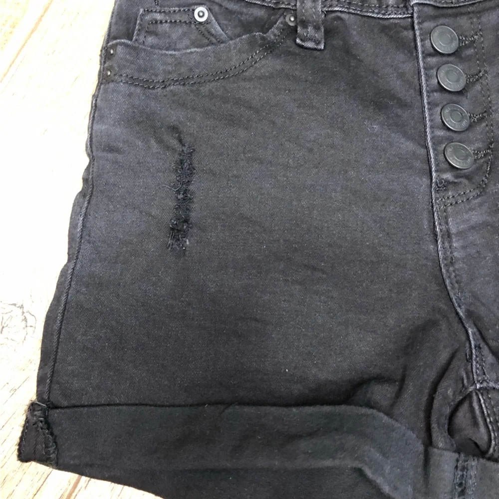 YMI Black Distressed High Waisted Button Up Curvy Fit Denim Shorts Size 5/27 - Picture 5 of 8